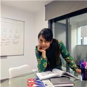 Profesora nativa da clases particulares y en grupo a niños y adultos en la academia  Talk To Me School  en Villarreal (Castellon)